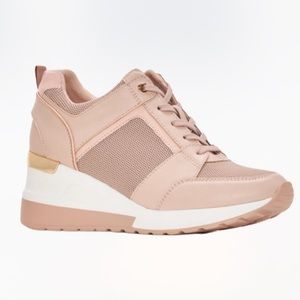 NWOT Women’s Pink Casual Sneakers